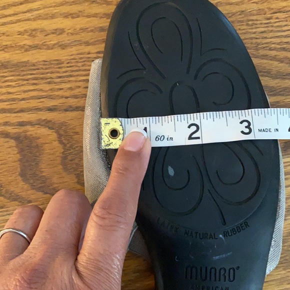 Munro size 10.5 sparkly tan slip on sandals Slides - Picture 6 of 7